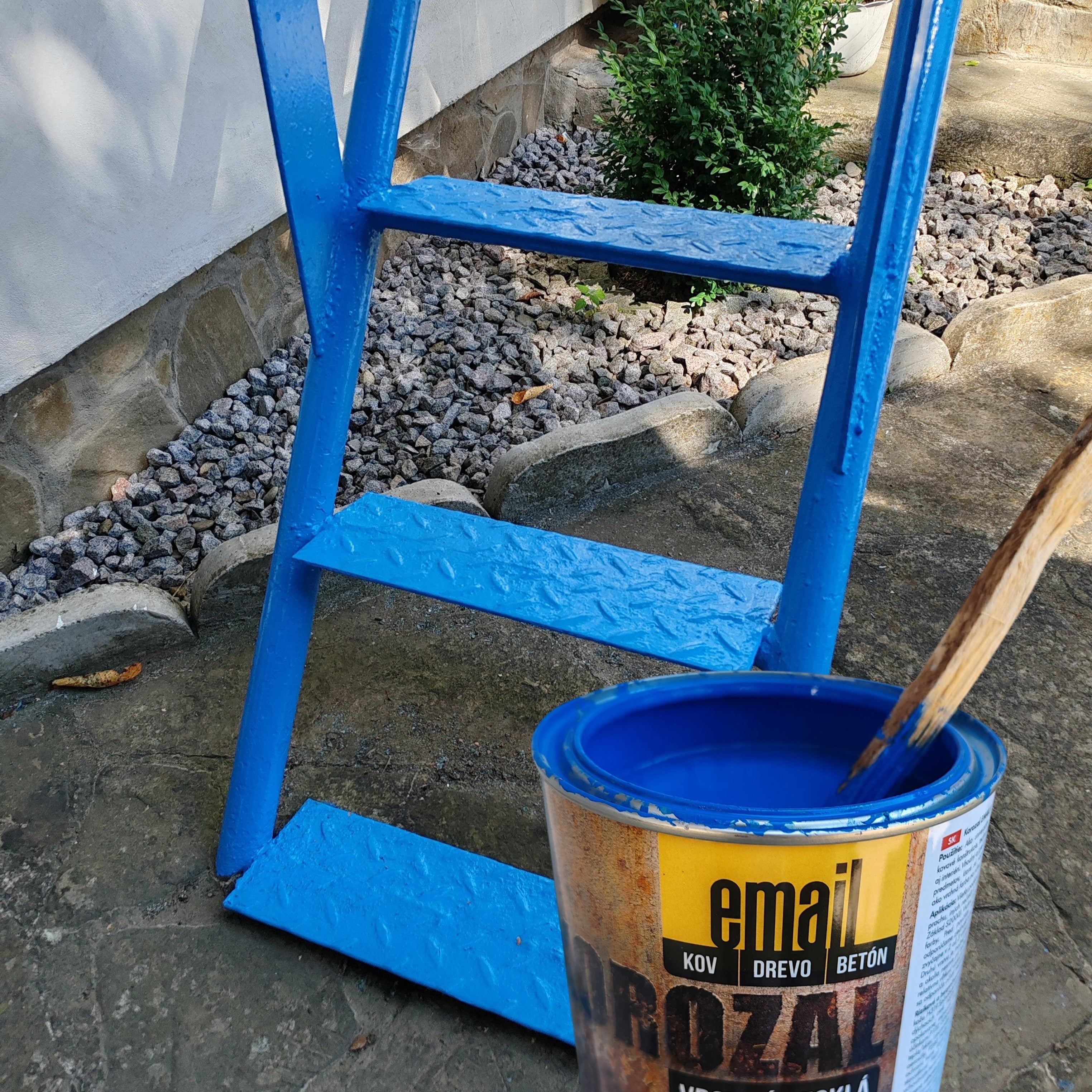 Premena 55-ročného rebríka: farba na kov, ktorá chráni a skrášľuje. Slovlak korozal email.