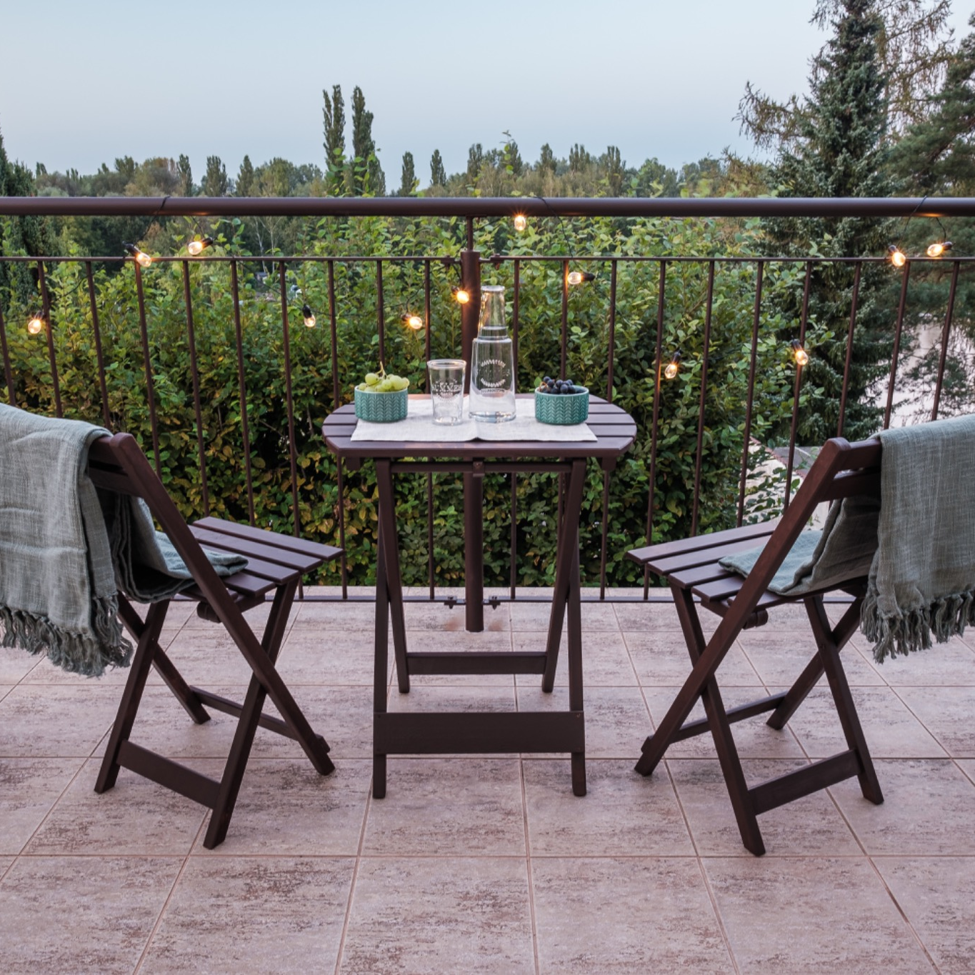 Ako zútulniť balkón jedným náterom?