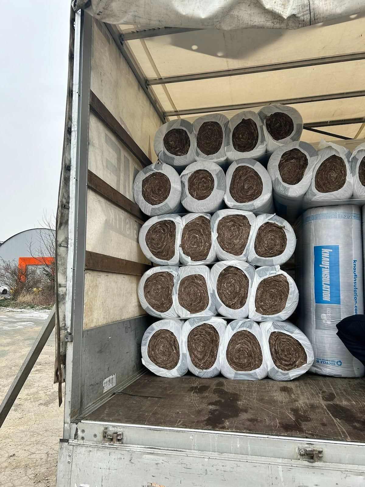 🏗️ Každý kúsok minerálnej vaty je ďalším kamienkom v stene vašich snoch.