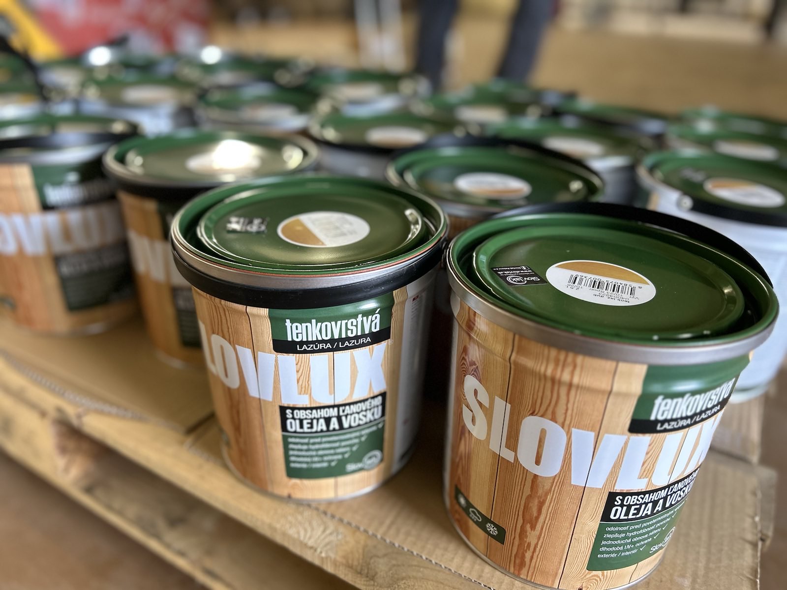 SLOVLUX tenkovrstvá lazúra na drevo