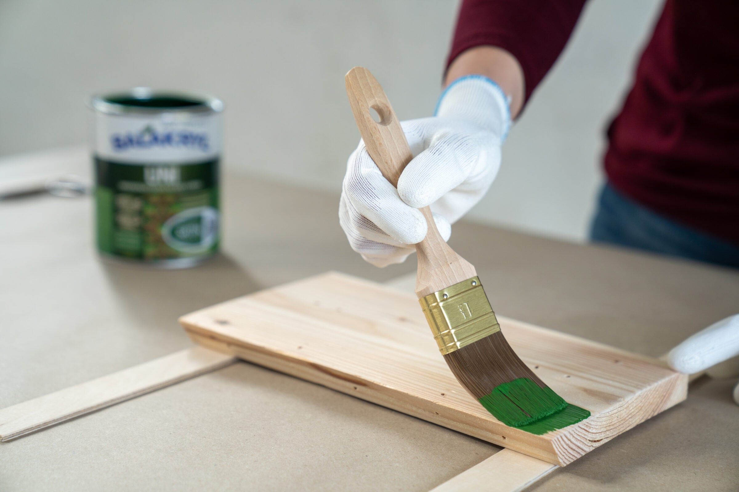 BALAKRYL UNI SATIN vodou riediteľná ekologická farba na drevo a kov_aplikácia2