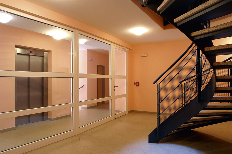 HET Latex VNÚTORNÝ biela latexová interiérová farba na stenu - ukážka 2