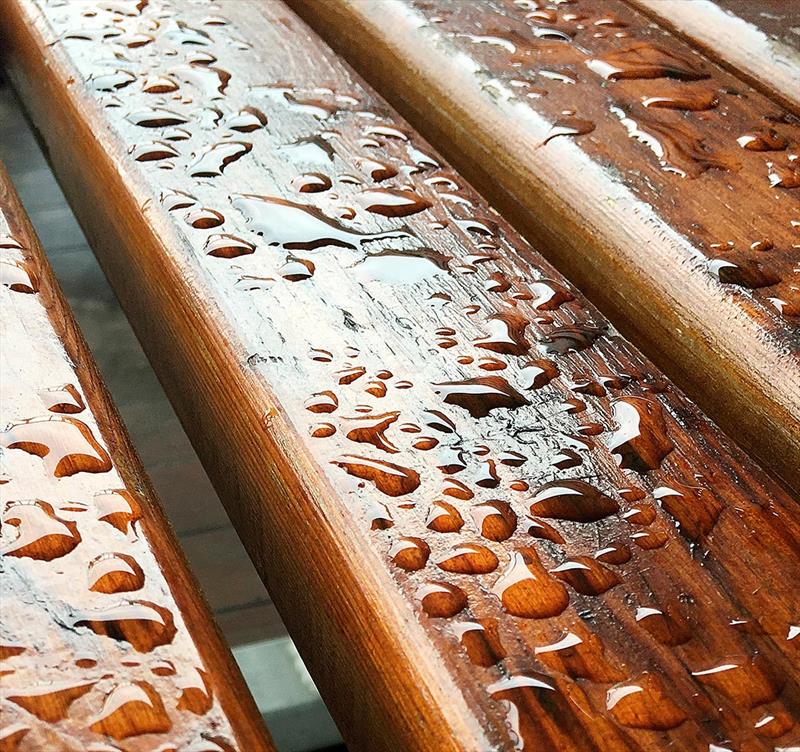 HET Soldecol UV LAK POLOMAT alkyd-uretánový polomatný transparentný lak na drevo - ukážka 1