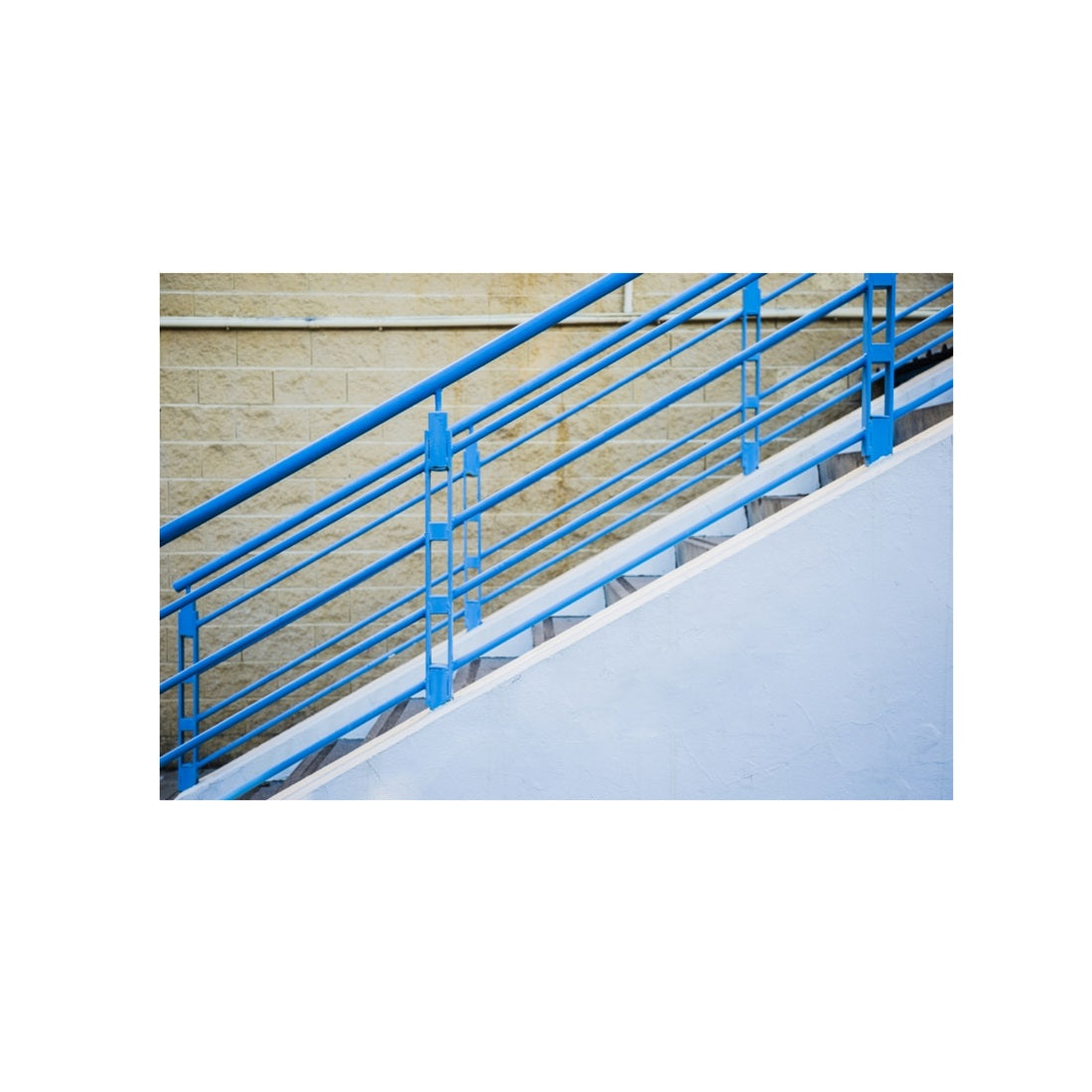 HET Aquadecol UNICOAT SM samozakladajúca univerzálna vodou riediteľná polomatná farba na kov a drevo 0,75l - zábradlie