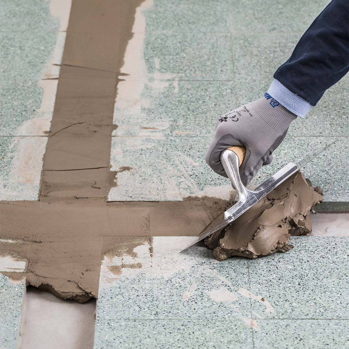 MAPEI Planipatch Xtra rýchlotvrdnúca vyrovnávacia cementová malta aplikácia