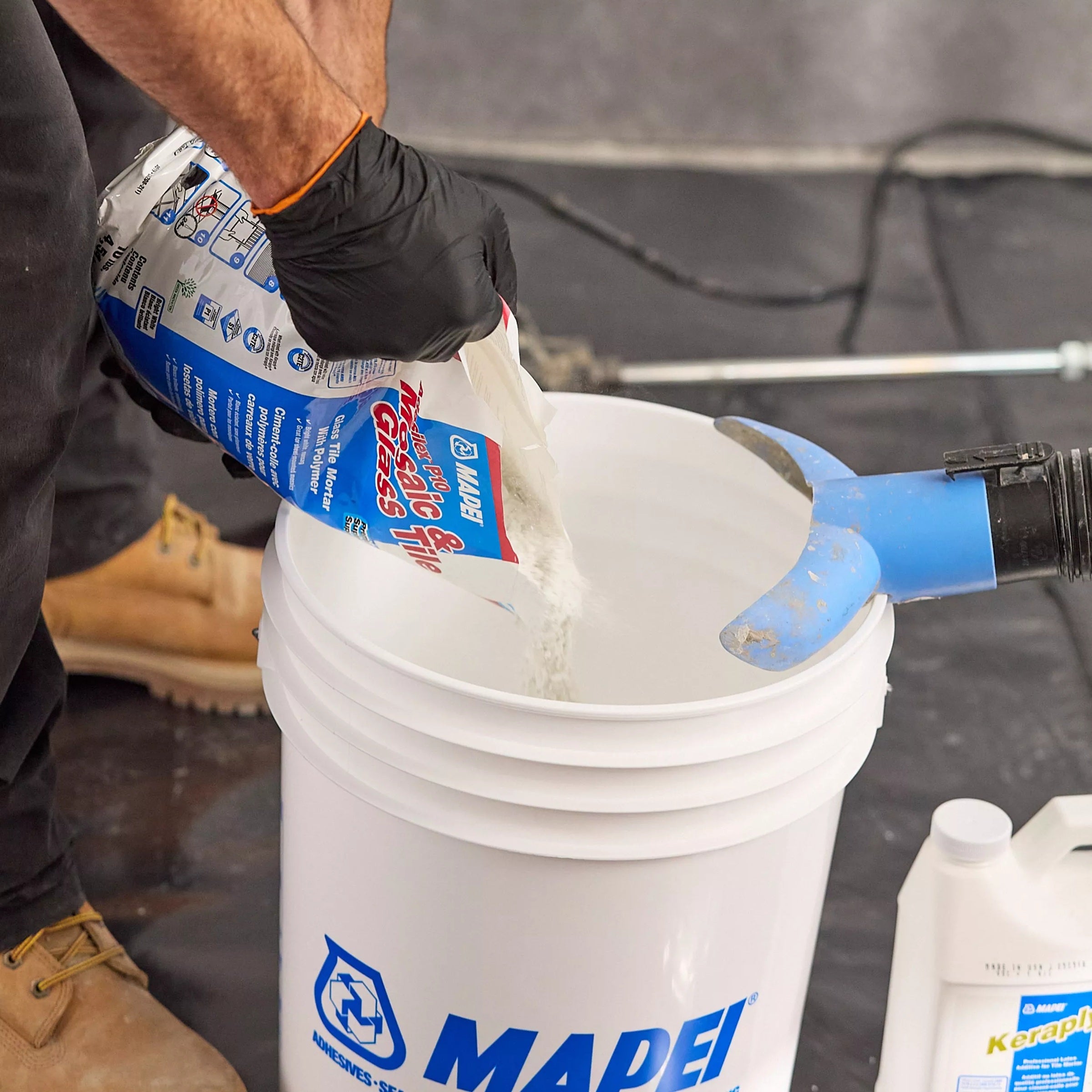 MAPEI Adesilex P10 cementové lepidlo na obklady a mozaiku aplikácia