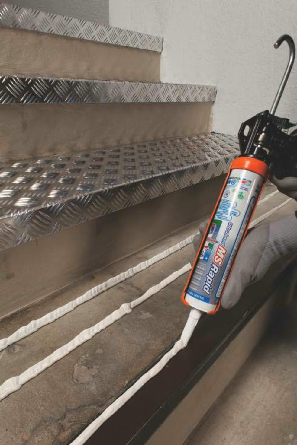 MAPEI Ultrabond MS Rapid rýchlotvrdnúce montážne lepidlo aplikácia