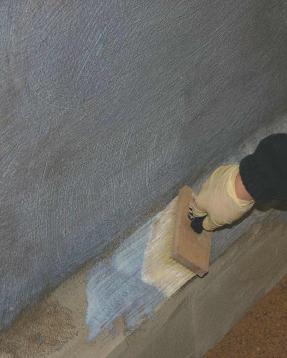 MAPEI Mapethene Primer W základný penetračný náter pre samolepiace hydroizolačné systémy aplikácia