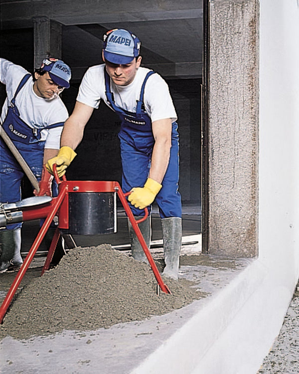 MAPEI Topcem rýchloschnúce hydraulické spojivo na cementové potery aplikácia