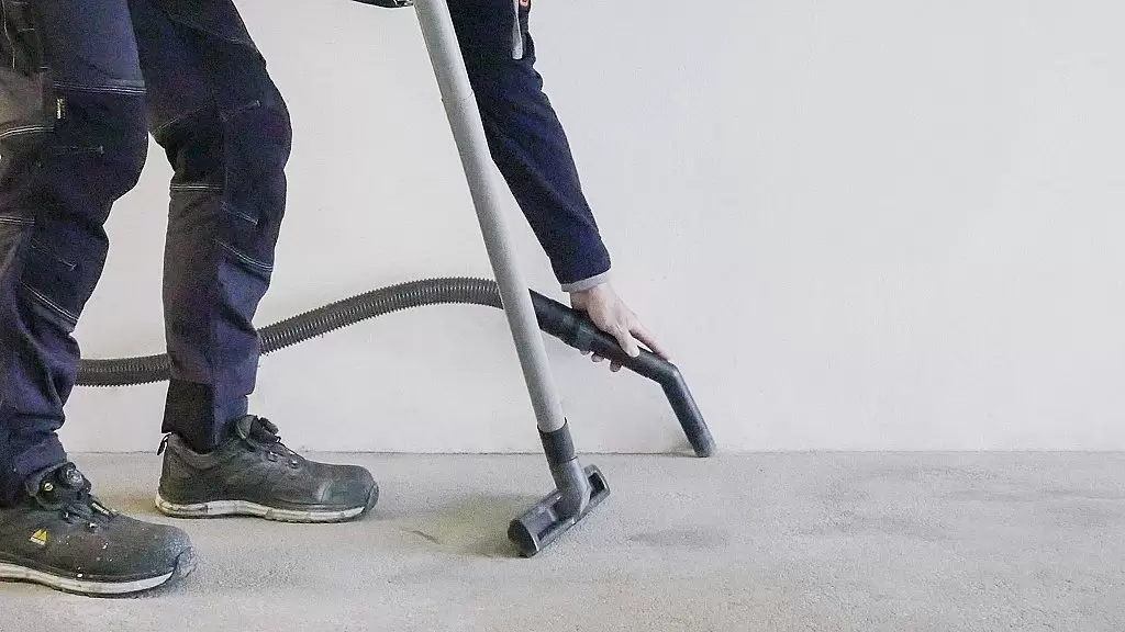 PRIMALEX ULTRA BETON Protišmyková farba na betónové podlahy_čistenie vysavač