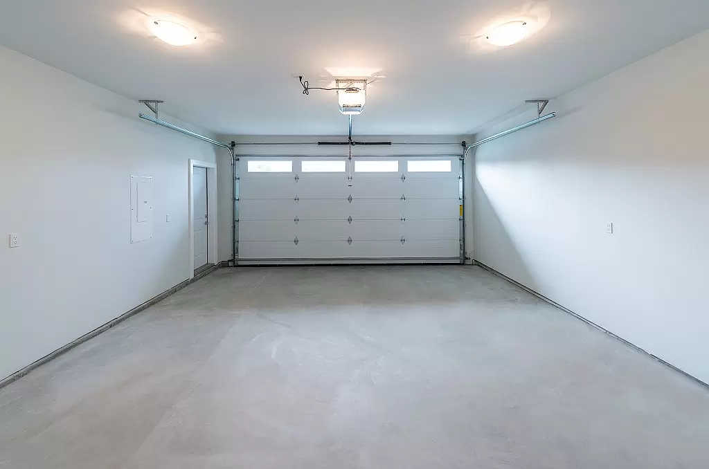 PRIMALEX ULTRA BETON Protišmyková farba na betónové podlahy_garáž