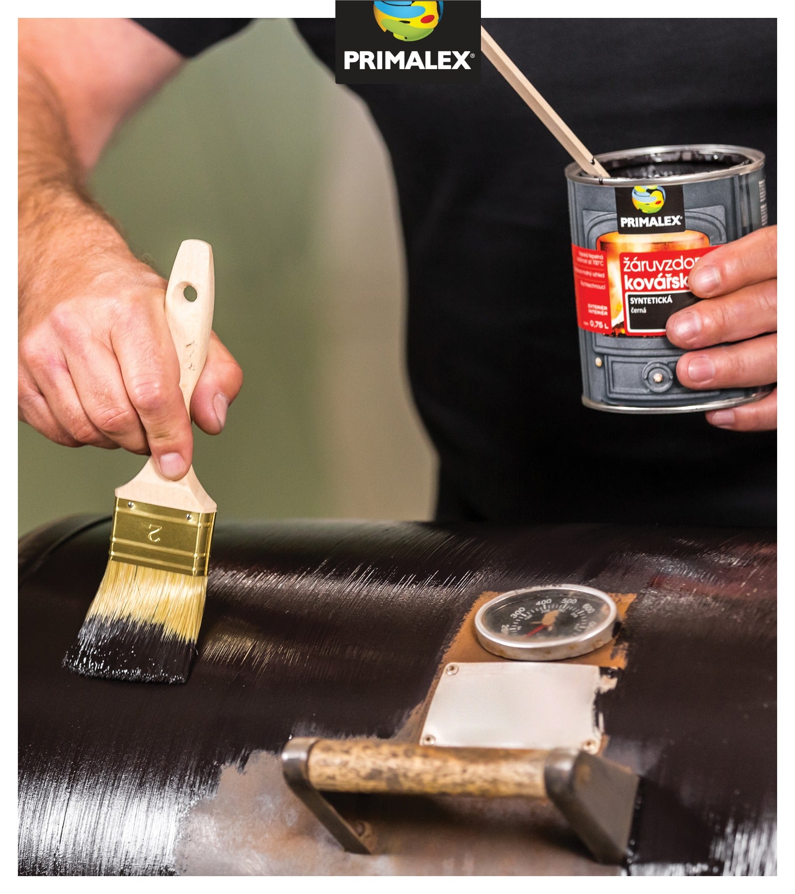 PRIMALEX Syntetická žiaruvzdorná kováčska čierna farba na kov_aplikácia