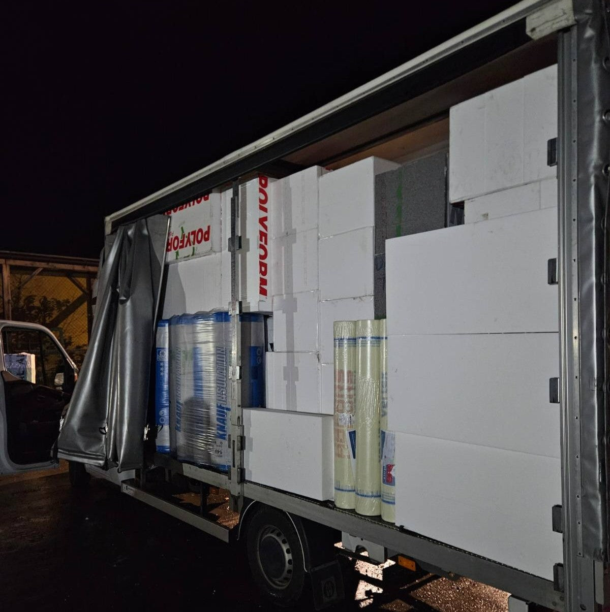 Chcete PIR dosky do Vianoc? Pozrite si, ako makáme v sklade.