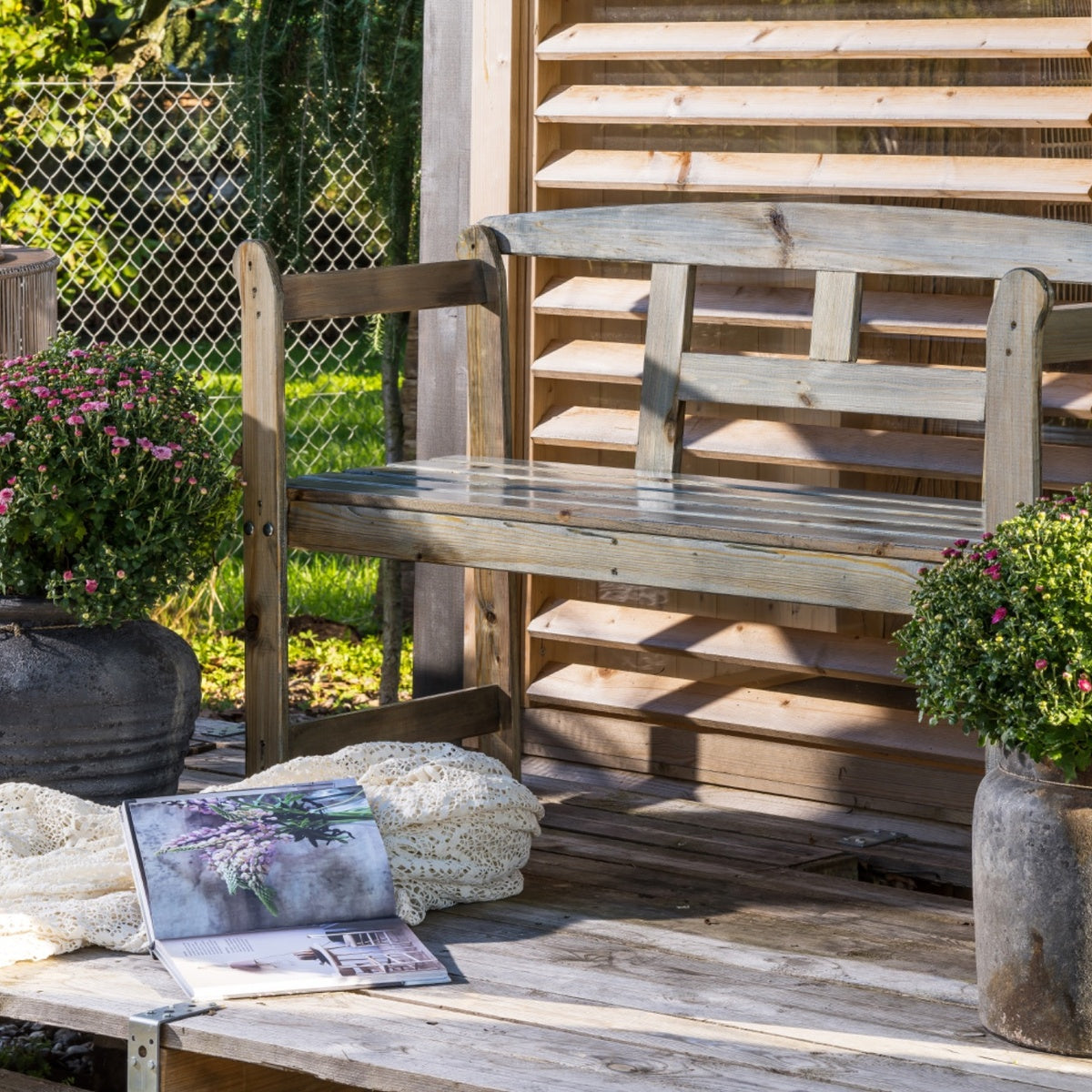 Čo je to lazúra na drevo a ako ju použiť? Jednoduchý postup renovácie lavičky