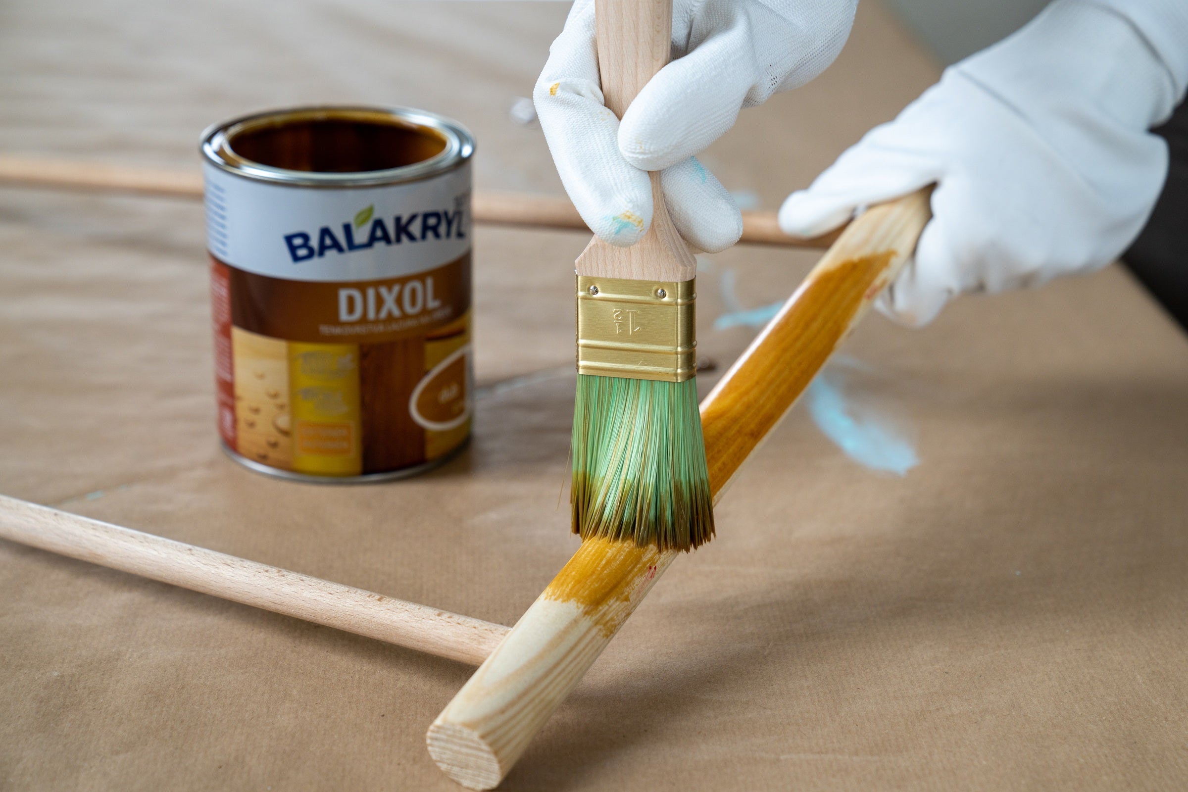 BALAKRYL DIXOL tenkovrstvá lazúra na drevo_ukážka1