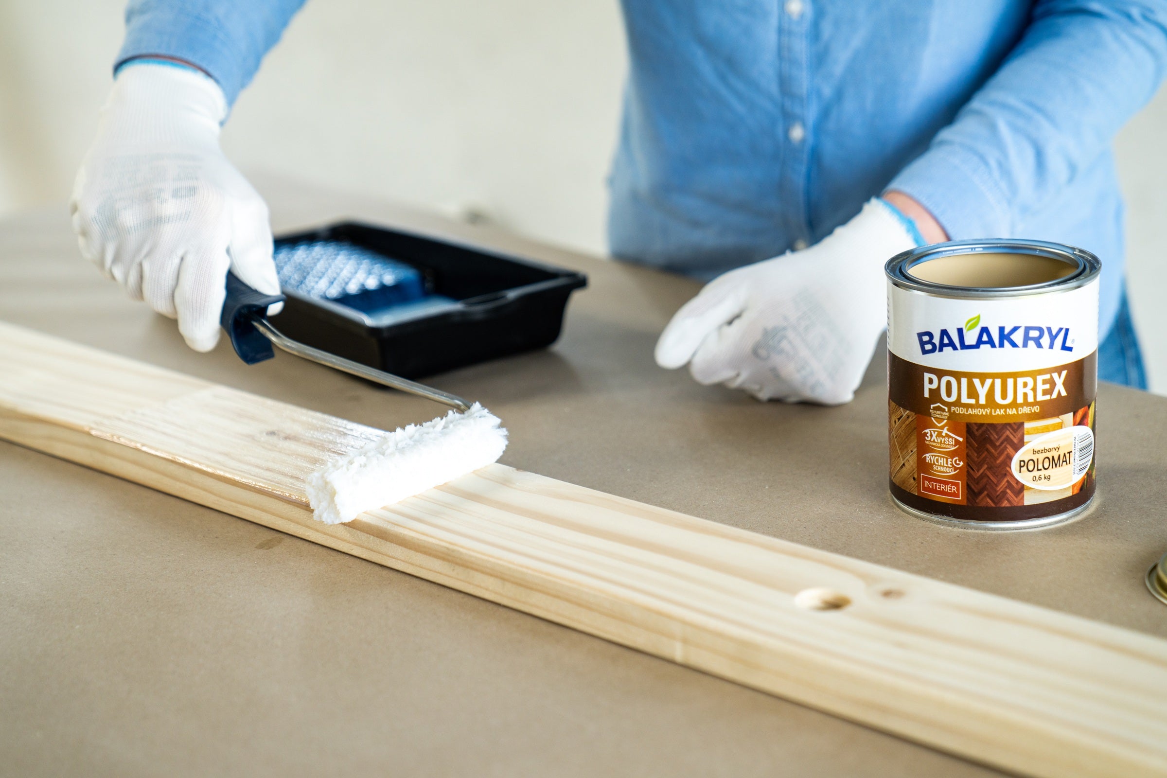 BALAKRYL POLYUREX vodou riediteľný interiérový podlahový lak na drevo_ukážka1
