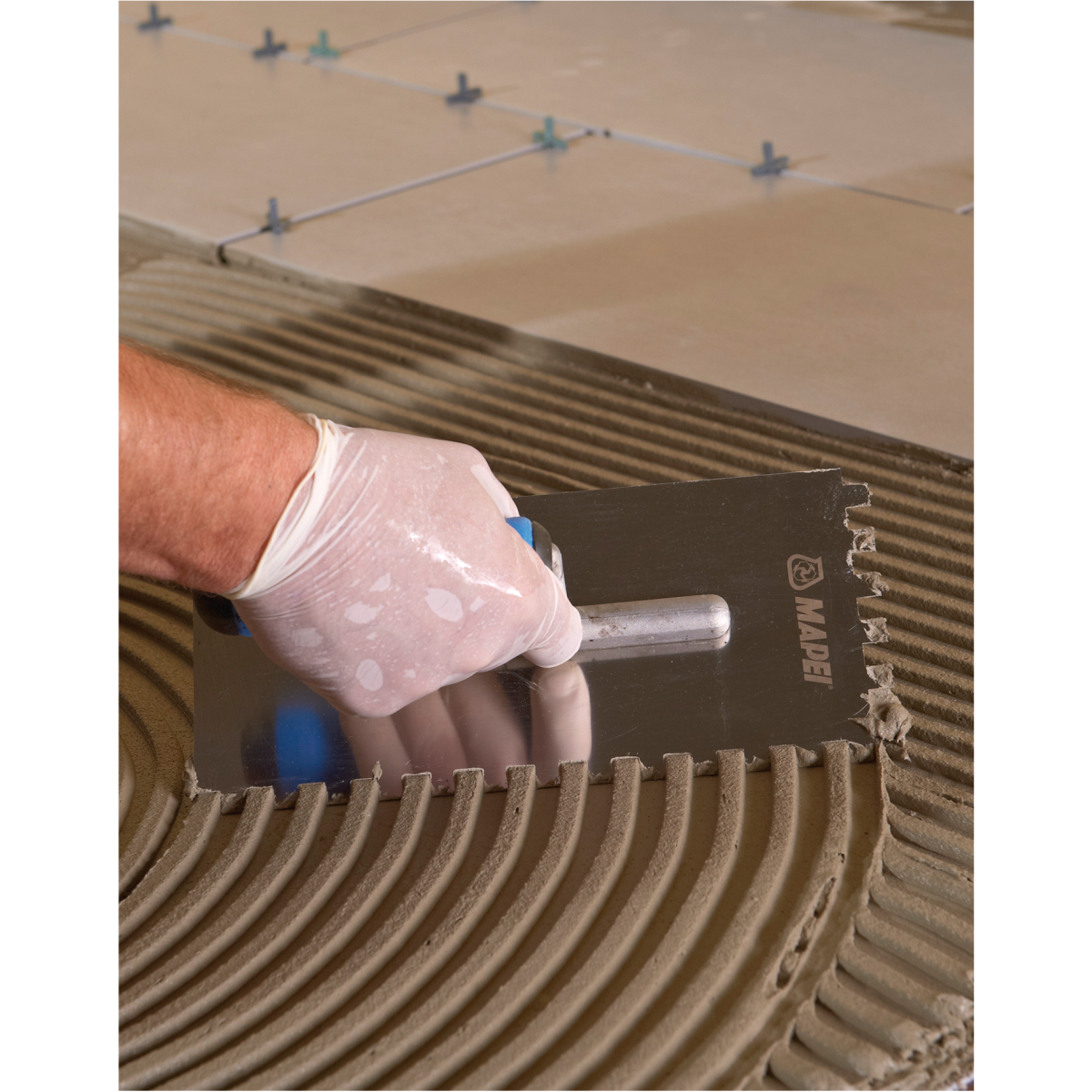 MAPEI Adesilex P7 mrazuvzdorné cementové lepidlo na dlažbu a obklady aplikácia