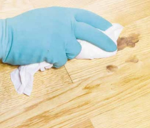 MAPEI Cleaner L čistiaci prostriedok na parketové podlahy aplikácia