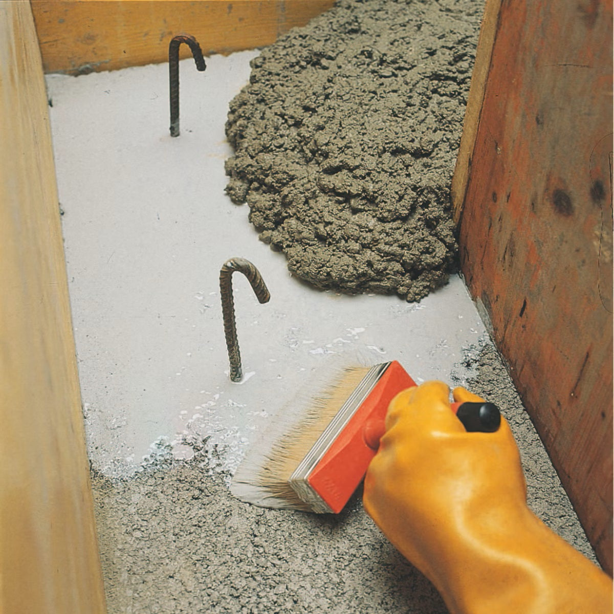 MAPEI Eporip A + B dvojzložkové epoxidové lepidlo na utesnenie trhlín v betóne aplikácia