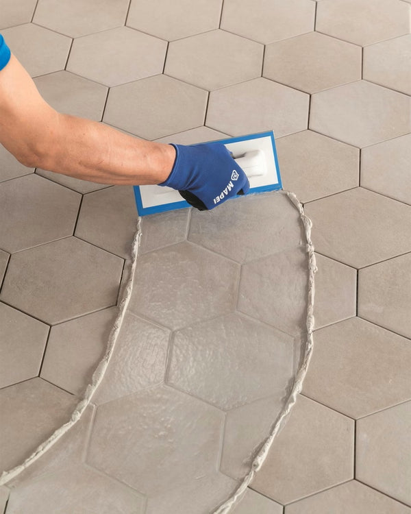 MAPEI Keracolor FF škárovacia malta na dlažbu a obklady aplikácia