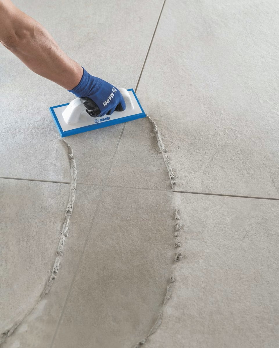 MAPEI Keracolor GG cementová škárovacia malta na dlažbu a obklady aplikácia