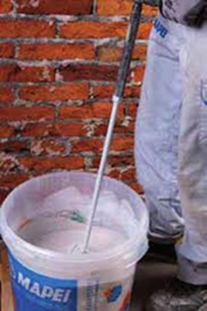 MAPEI Mape-Antique Rinzaffo paropriepustná malta na opravu muriva aplikačný obrázok