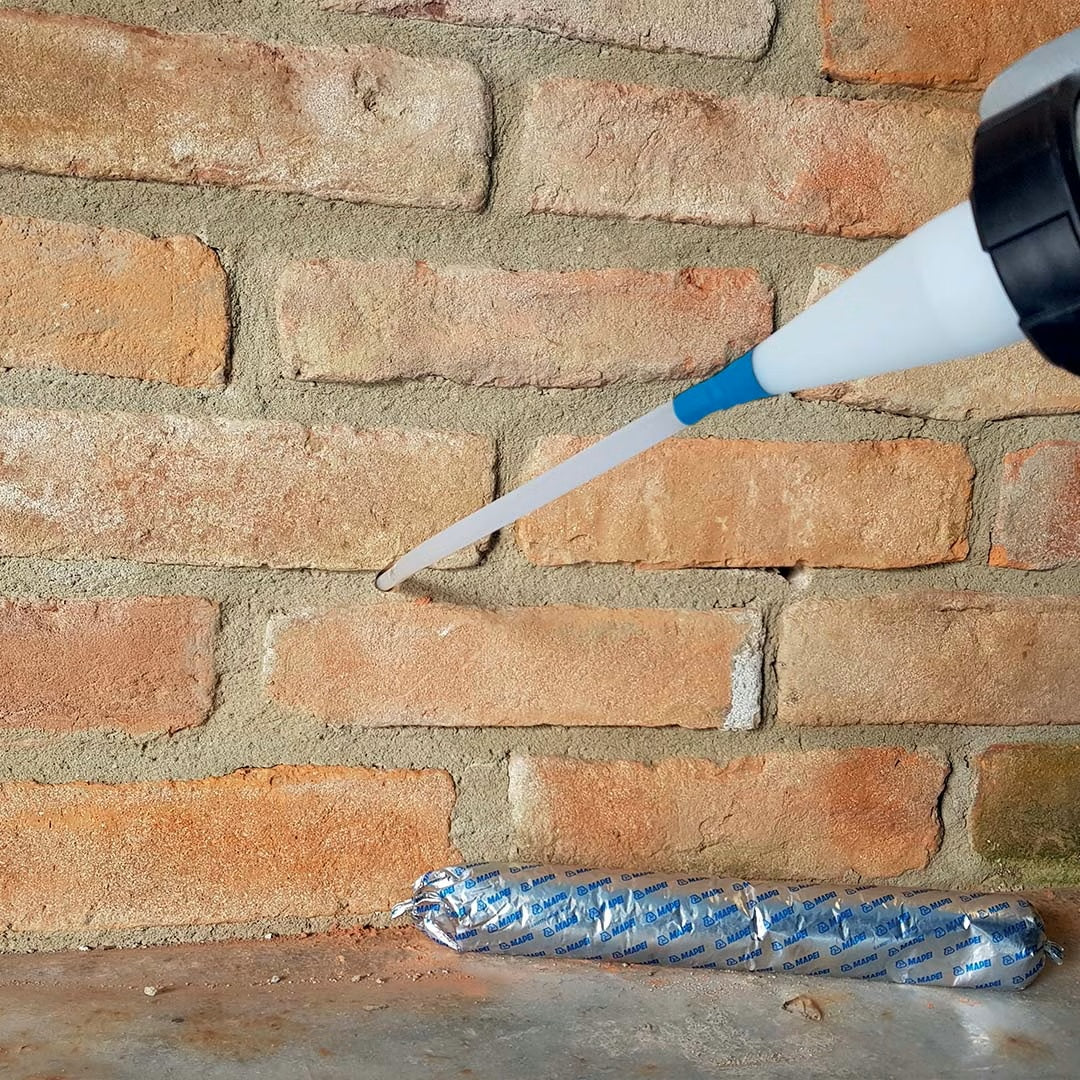 MAPEI Mapestop Cream injektážny krém na sanáciu vzlínajúcej vlhkosti muriva 280 ml aplikácia