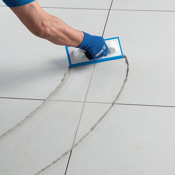 MAPEI Ultracolor Plus rýchlotvrdnúca škárovacia hmota aplikácia