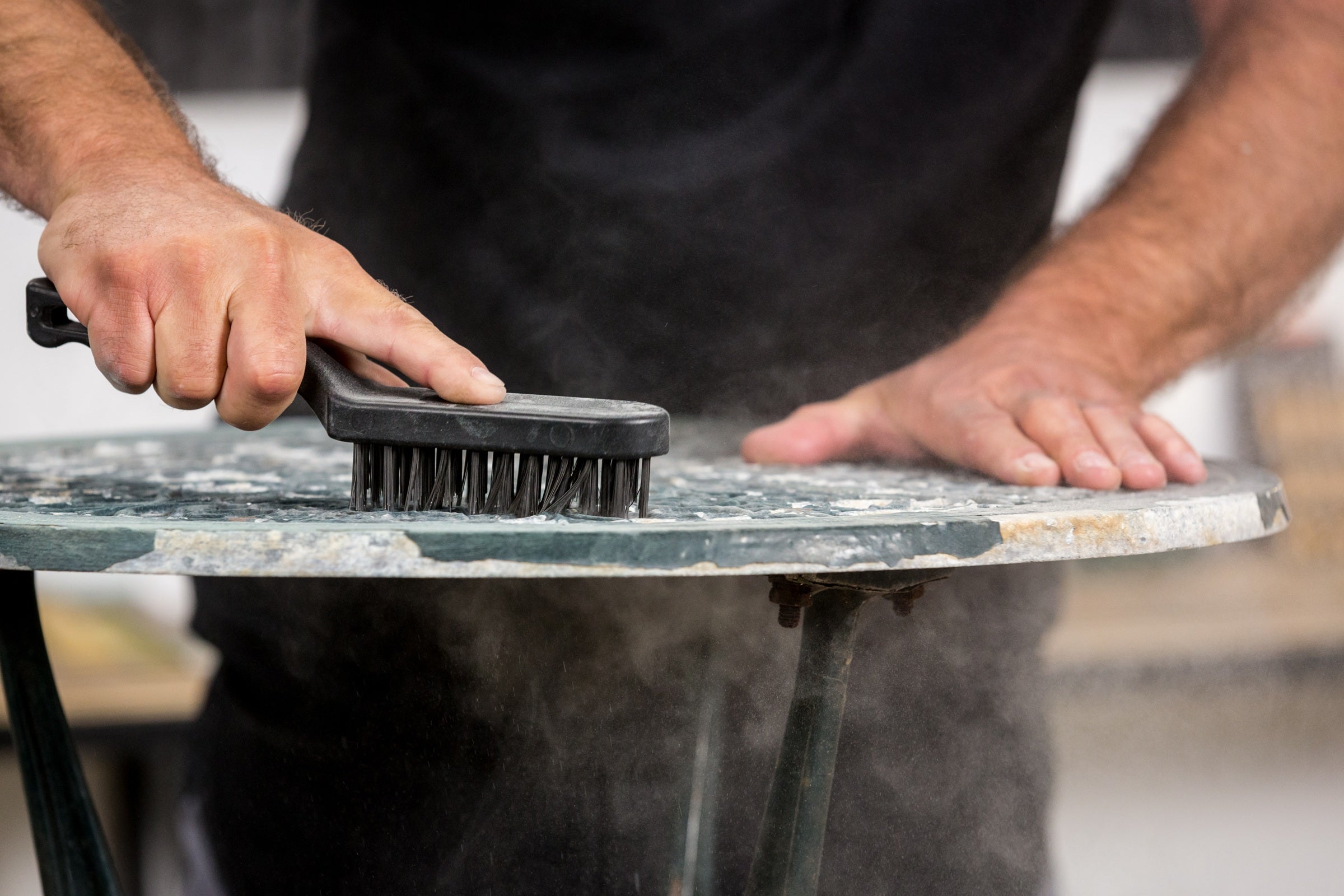 PRIMALEX Syntetická kováčska čierna farba na kov 2v1_ukážka2