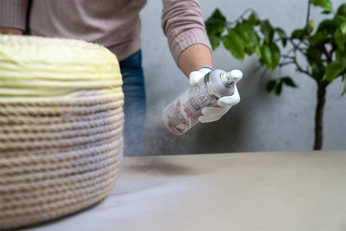 PRIMALEX CHALK EFFECT sprej - striekanie kriedovou farbou na lano taburetky z pneumatiky
